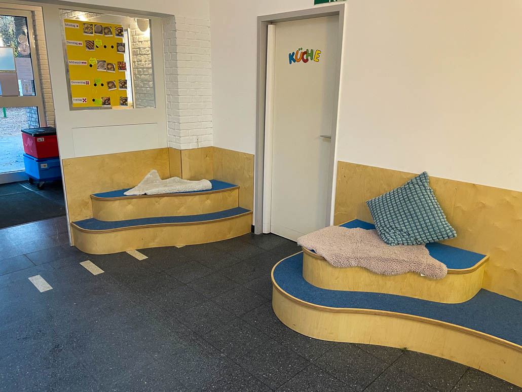 Neuer Eingangsbereich der Kindertagesstätte St. Theresia in Münster Neuer Eingangsbereich der Kindertagesstätte St. Theresia in Münster